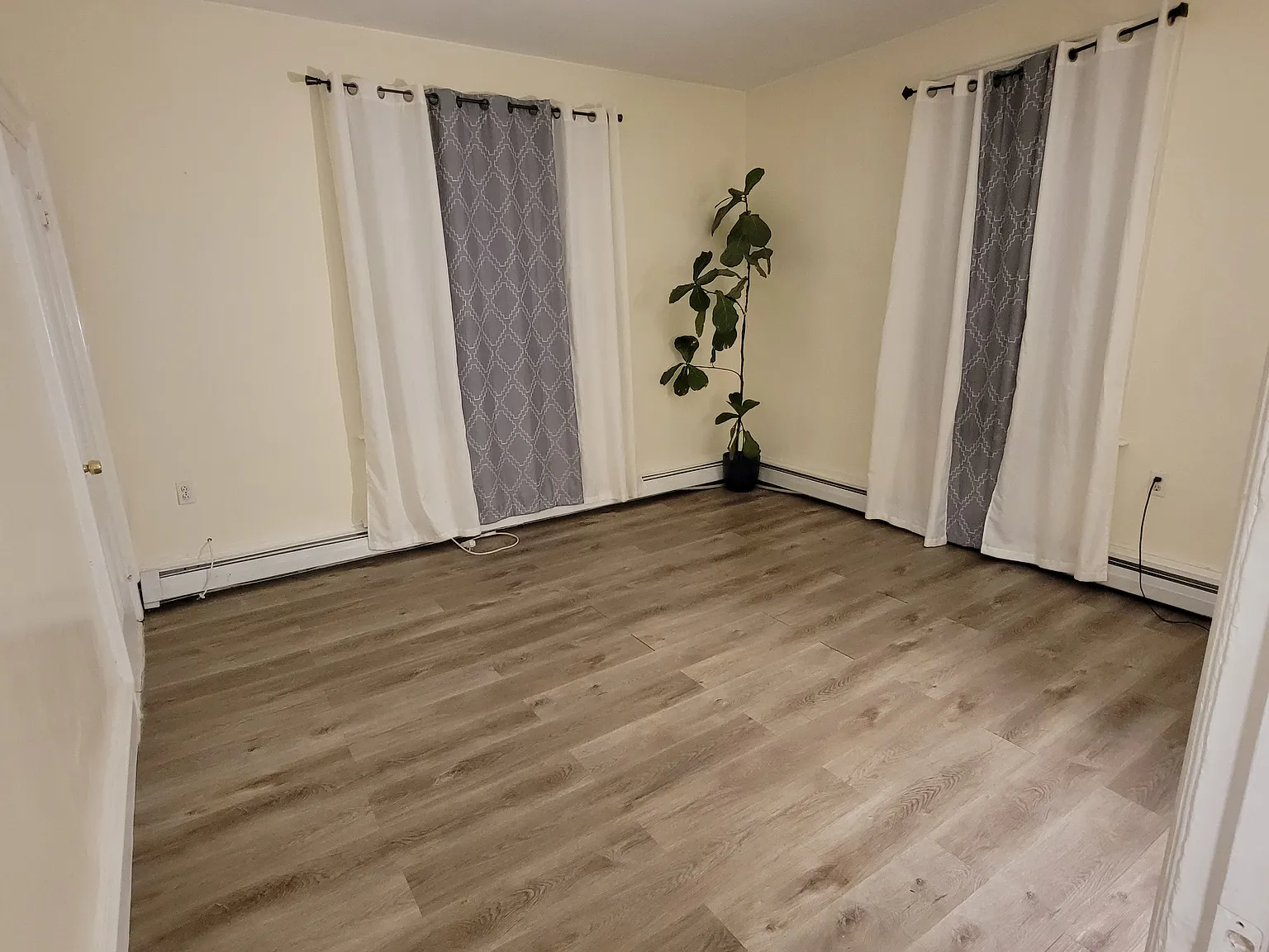 4 bed, 2000 sqft, $3,100 — Photo 2