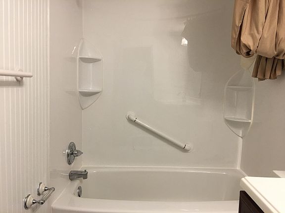 4th image of 820 Saint Charles Ave