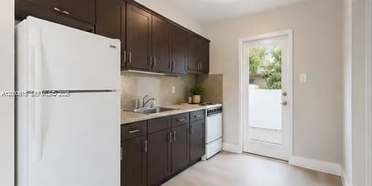 891 SW 5th St #4 — Photo 18