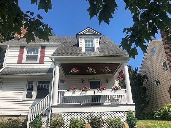 2nd image of 137 Crestwood Ave