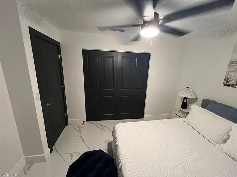 1118 NE Pine Island Ln — Photo 12