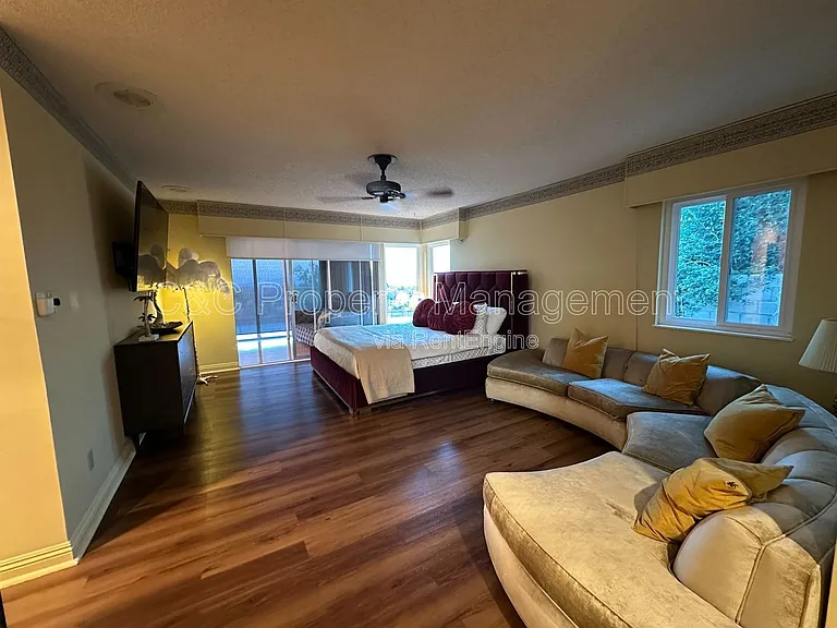425 Edgerton Dr — Photo 10