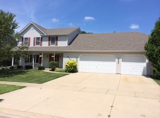 608 Maple Ave, Elburn, IL 60119