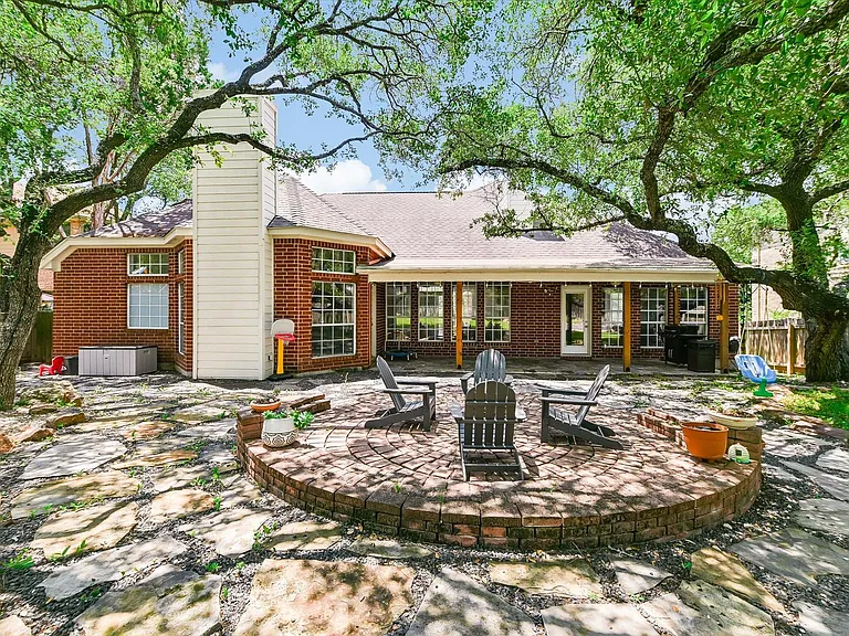2404 Cliffs Edge Dr — Photo 20