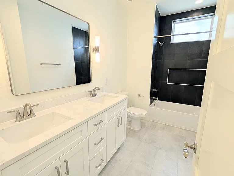 625 Essex St — Photo 15