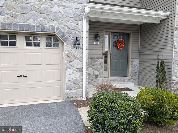 2nd image of 327 Melbourne Ln