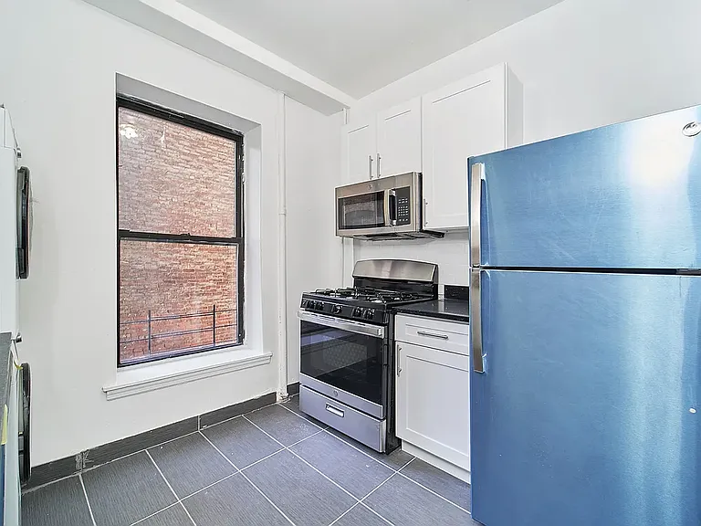 1590 Amsterdam Ave #23 — Photo 3