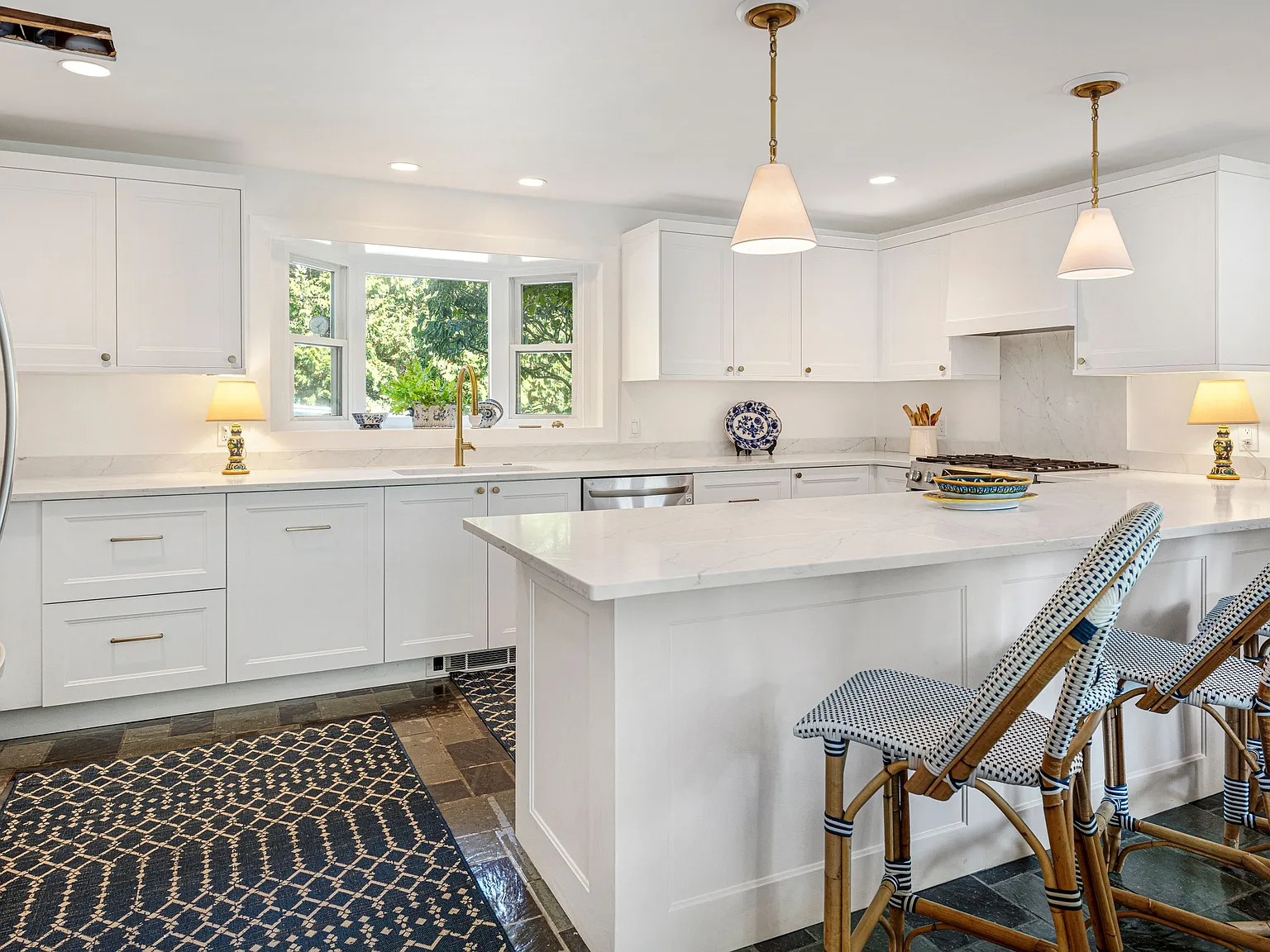 5 bed, 2544 sqft, $50,000 — Photo 2