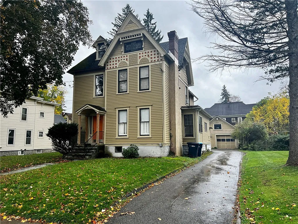 3 bed, 1.0 bath, 861 sqft, $1,600 — Photo 1