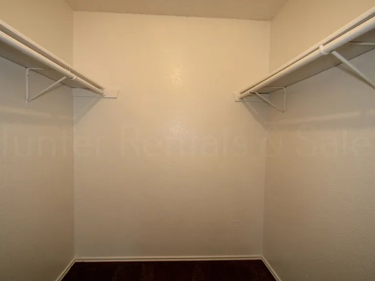 1112 Goodhue Dr — Photo 11