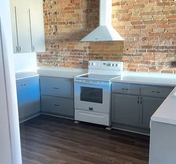 27 W Oak St — Photo 6