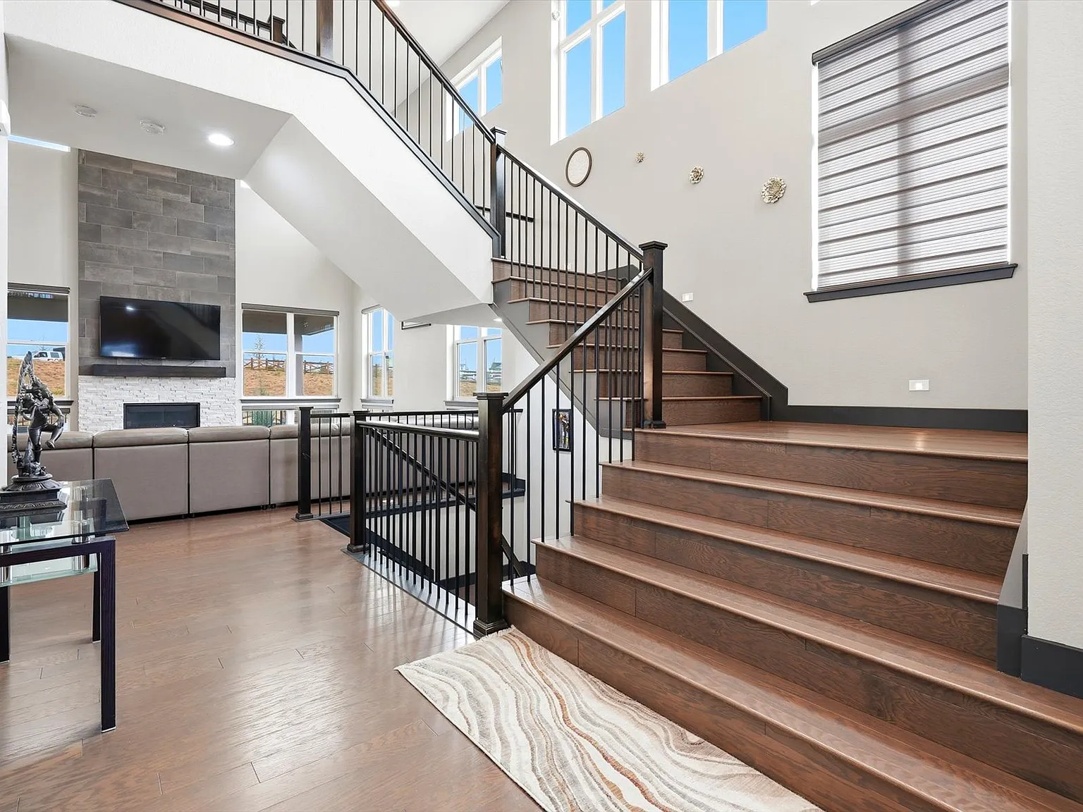6 bed, 7444 sqft, $8,500 — Photo 3