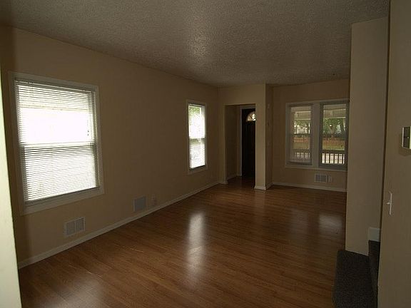 Living Room2 / Front entrance