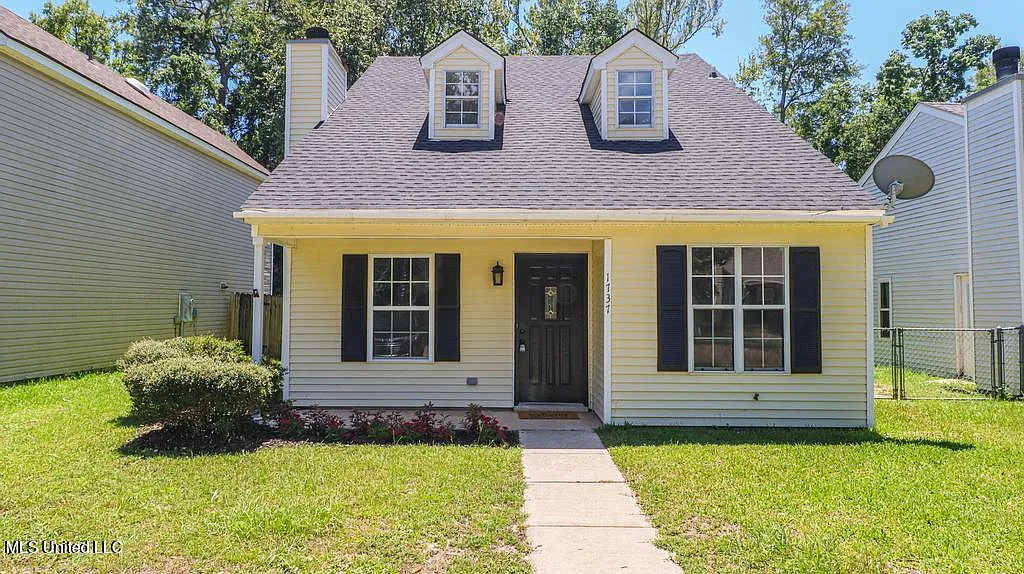 3 bed, 2.0 bath, 1328 sqft, $1,595 — Photo 1