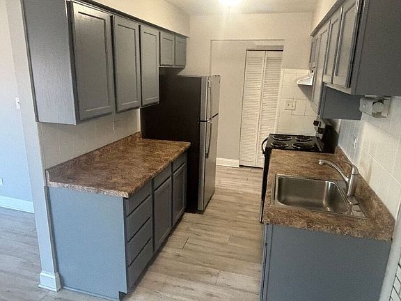 2nd image of 2727 W 111th St APT 3SE