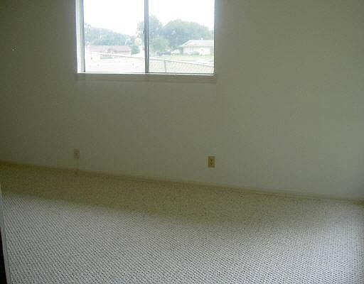 3rd image of 117 LOST FOREST DR