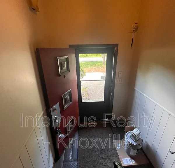 8738 Gleason Dr — Photo 4