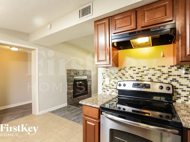 429 Notre Dame Dr — Photo 5