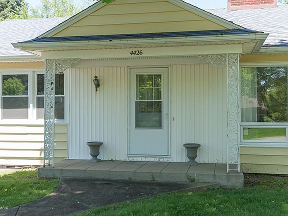 3rd image of 4426 Canterbury Ave