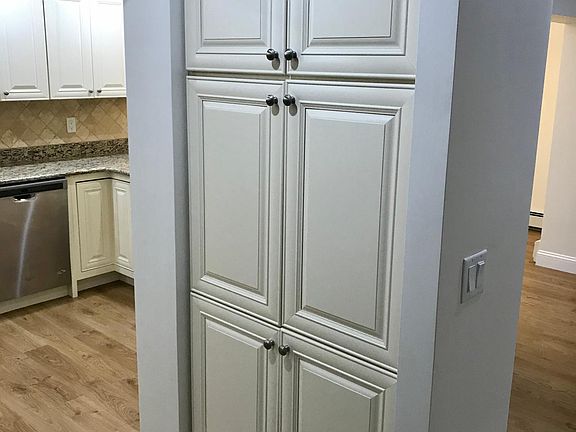 4th image of 250 Hammond Pond Pkwy #105