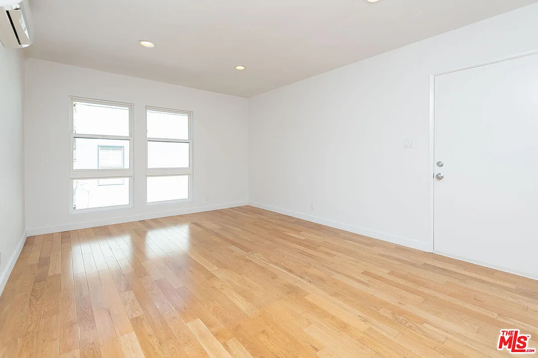 2 bed, 1.0 bath, 1000 sqft, $2,995 — Photo 4