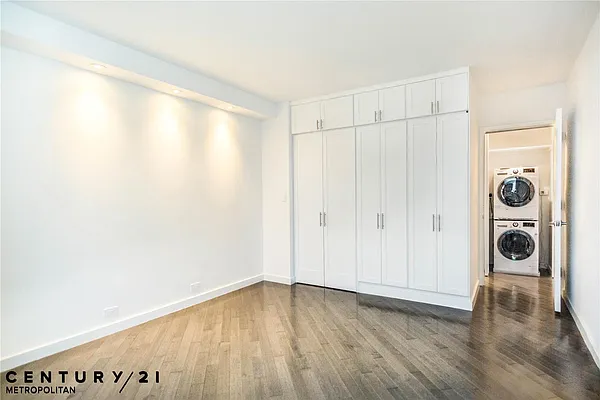Rented by Century 21 Metropolitan | media 9