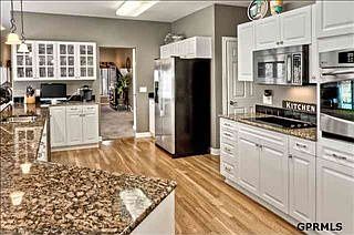 4th image of 530 S 161st Cir