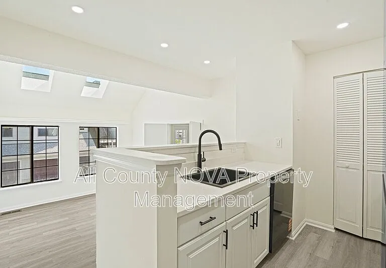 1611 Carriage House Ter #1611 — Photo 13