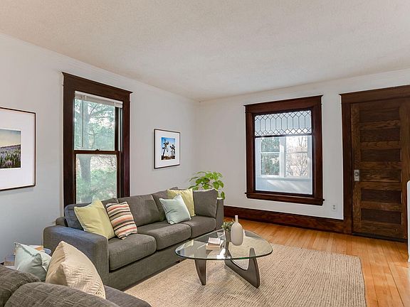 3rd image of 2753 Colfax Ave S #1