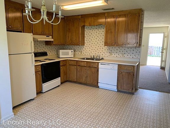 2nd image of 1438 Green St APT E