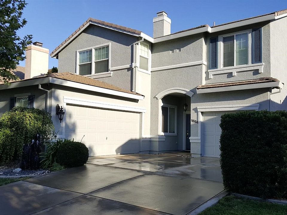 1st image of 1694 Dunsmuir Way