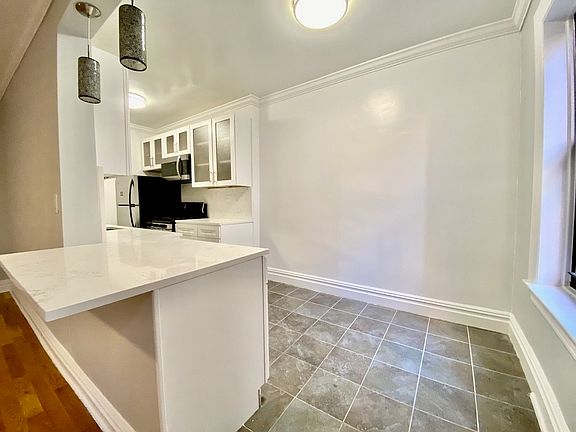 5th image of 220 Cabrini Blvd APT 2D