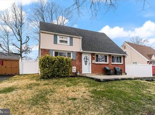 2325 Armstrong Ave, Holmes, PA 19043