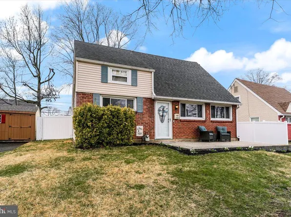 2325 Armstrong Ave, Holmes, PA 19043