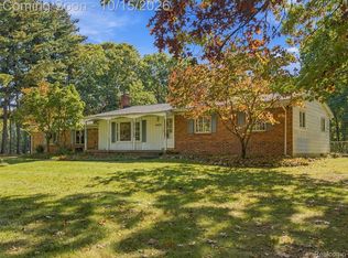 11428 White Lake Rd, Fenton, MI 48430