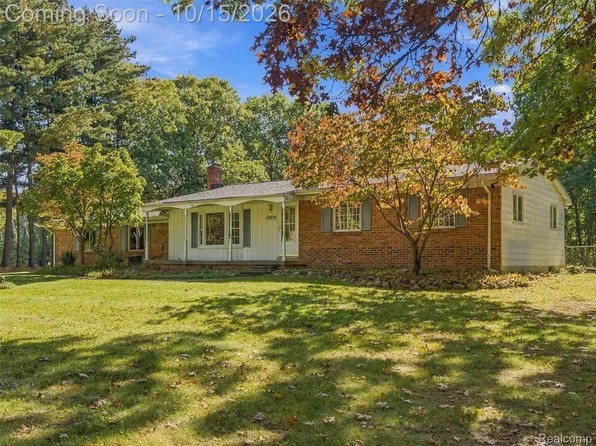 11428 White Lake Rd, Fenton, MI 48430