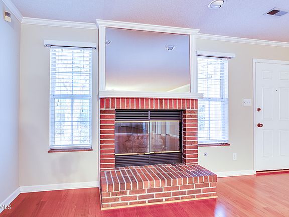 5th image of 805 Cedar Ln