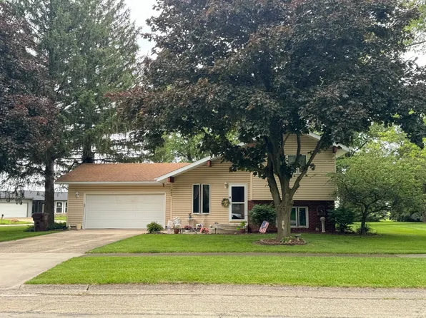 488 Bossert St, Herscher, IL 60941