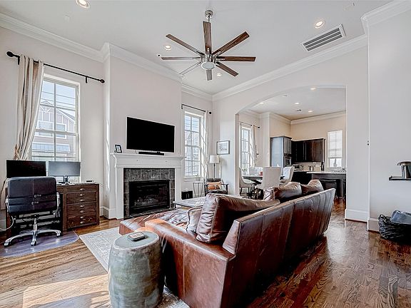 4th image of 2524 Sherwin St