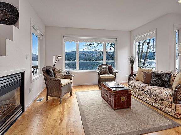 5th image of 3147 E Lake Sammamish Shore Ln SE