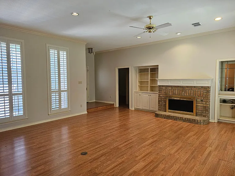 1201 Boardwalk St — Photo 3
