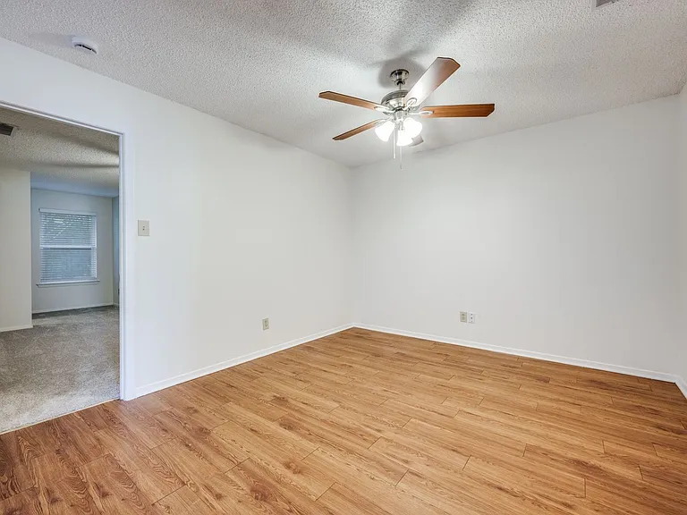 329 Casie Ct — Photo 9