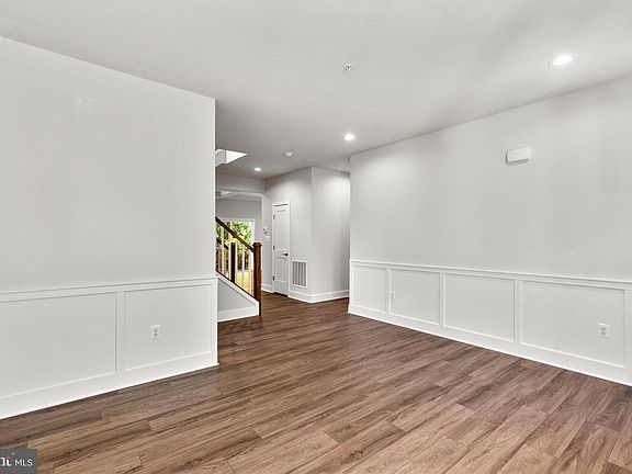 5th image of 9344 Meredith Ave