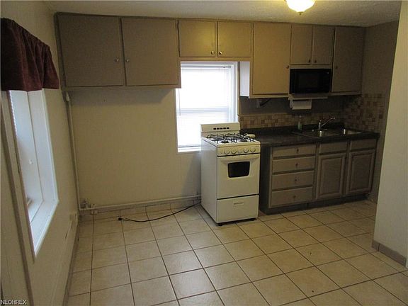 4th image of 225 Ingall Ave NW