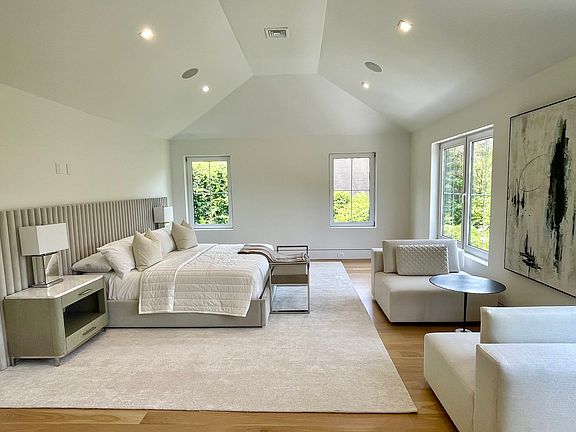 4th image of 354 Saint Andrews Rd