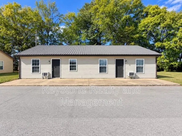 919 Gabby Ln, Oak Grove, KY 42262