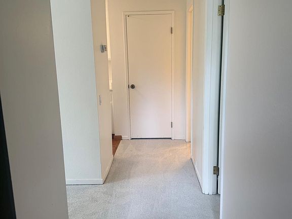 3rd image of 871 Woodside Ln E Unit 6