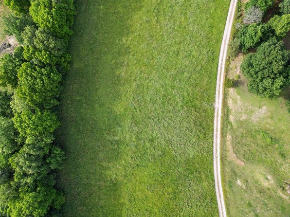 235 Holt Farm Dr, Wentzville, MO 63385
