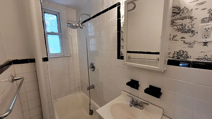 Rented by Delmark Realty LLC | media 23