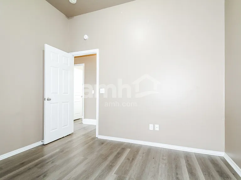 4913 NW 163rd St — Photo 13
